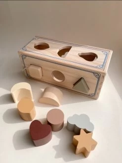 Konges Sløjd Wooden Shape Sorter -Odin Parker Toys 1024x1024 376020c27985b4d1373783cd3c126c2b