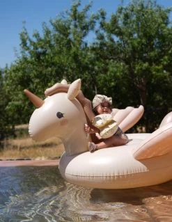 Konges Sløjd Inflatable Unicorn Float -Odin Parker Toys 1024x1024 d869a07c2a9d265861df6bba5cce48bf