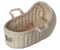 Maileg Carry Cot, Micro -Odin Parker Toys 11 3403 00 4 900x750 resize fill 2000x png