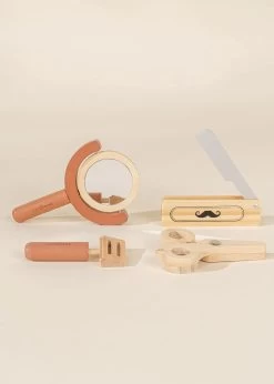 Wooden Barber Set -Odin Parker Toys 22996324dfdd30724ecbe2a08bdfeaaeb2be92c0e3aeb7683050637aebb7bea9 jpeg
