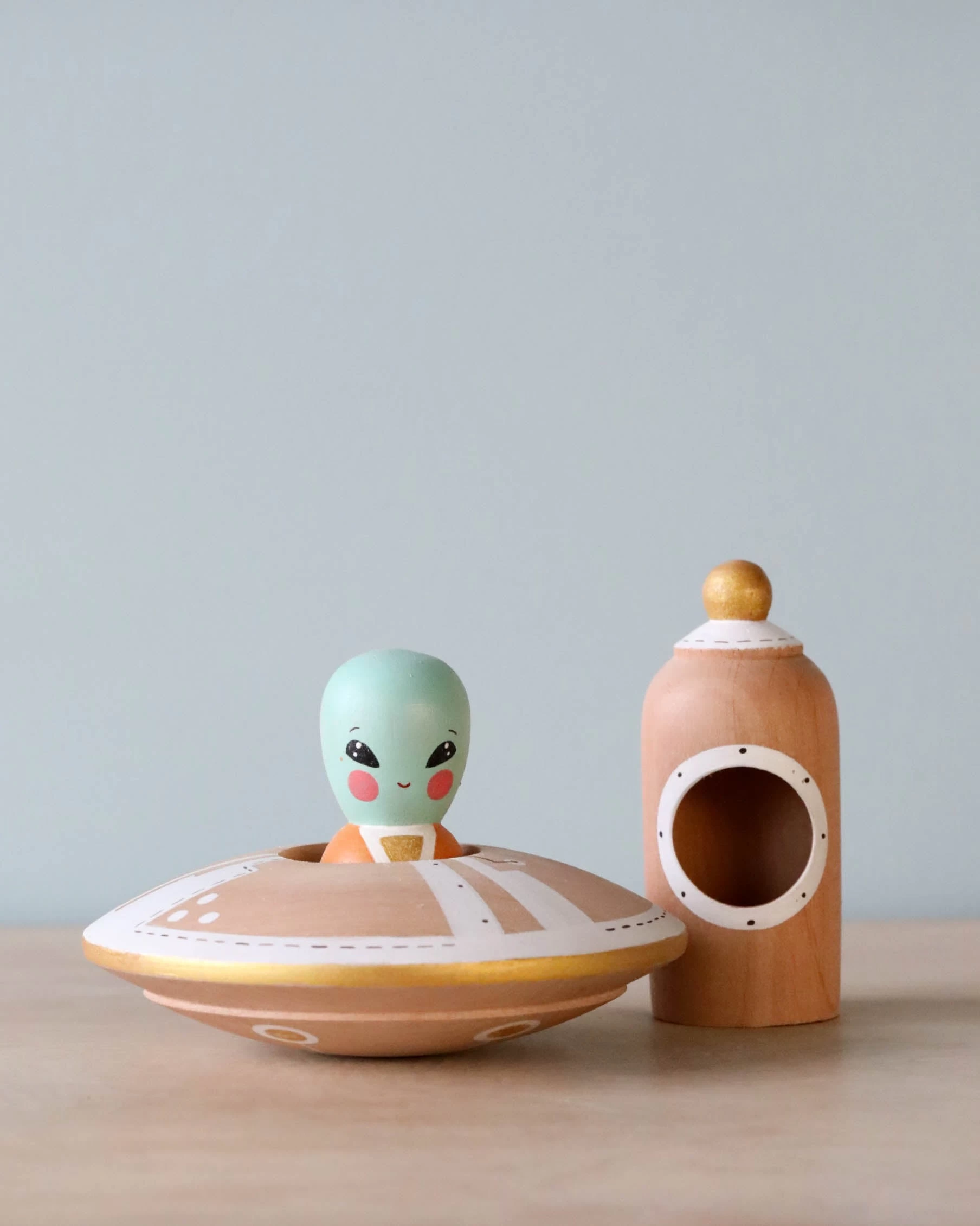 Handmade Wooden UFO With Alien 4 Handmade Wooden UFO With Alien - Image 4