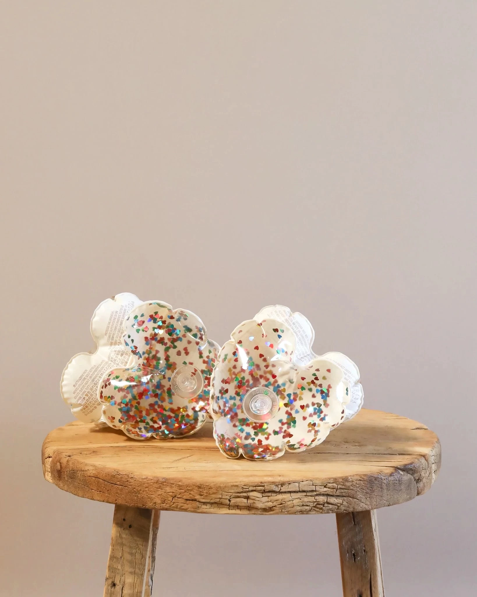 Konges Sløjd Inflatable Water Wings - Transparent Confetti Hearts 2 Konges Sløjd Inflatable Water Wings - Transparent Confetti Hearts - Image 2