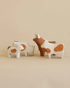 Brin D'Ours | Handmade Wooden Spotted Brown Cow Family