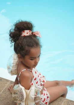 Konges Sløjd Inflatable Water Wings - Transparent Confetti Hearts 5 Konges Sløjd Inflatable Water Wings - Transparent Confetti Hearts -Odin Parker Toys WATER WINGS HEART Swim wings KS5373 TRANSPARENT CREAM 1 8ca78aa1 110d 4c5e 8a0d da1d08a7a6c1 1080x jpg